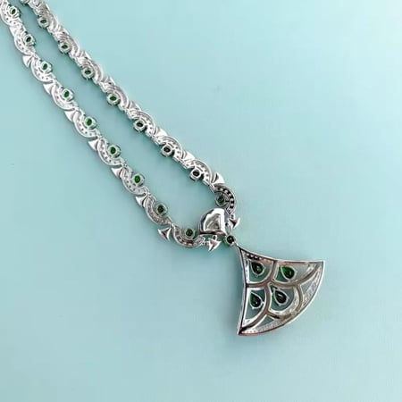 طقم قلادة المروحه وحلق من الزركون الأخضر جديد للنساء مطلي بالذهب الأبيض رفيع المستوى بمواصفات عالميه و بأعلى جوده