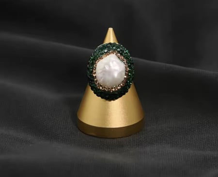 خاتم من اللؤلؤ الطبيعي 100% ، خاتم مزين بالكريستالات التشيكية باللون الأخضر