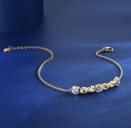 سوار إنفينيتي من ألماسات المويسانيتي مطلي بالذهب عيار 18 قيراطًا بقطر 5 مم ووزن 1.5 قيراط