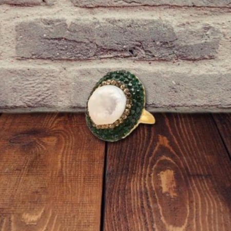 خاتم من اللؤلؤ الطبيعي 100% ، خاتم مزين بالكريستالات التشيكية باللون الأخضر