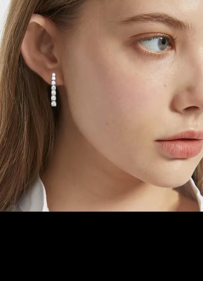 حلق من الألماس بمقاسات مختلفه من الماسه صغيرة الحجم الى أخر ألما بحجم أكبر مع شهادة الضمان العالميه