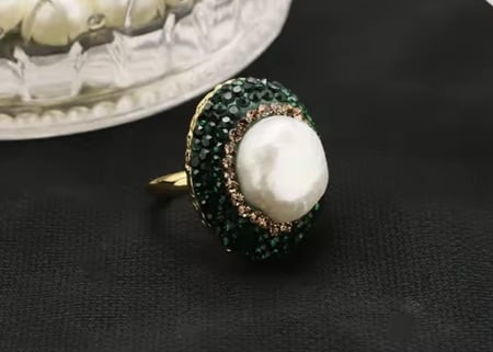 خاتم من اللؤلؤ الطبيعي 100% ، خاتم مزين بالكريستالات التشيكية باللون الأخضر