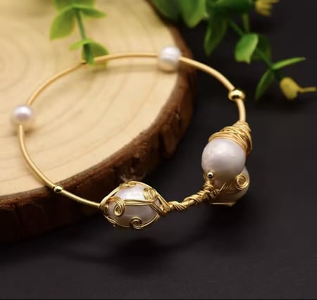 تشكيلة من الأساور الجميلة من اللؤلؤ الطبيعي صناعه يدويه / LE 603