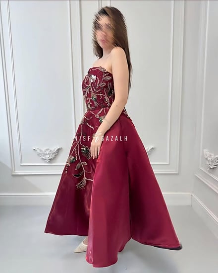 فستان سهرة عنابي منفوش سترابلس مطرز بالخرز والفصوص اللامعة