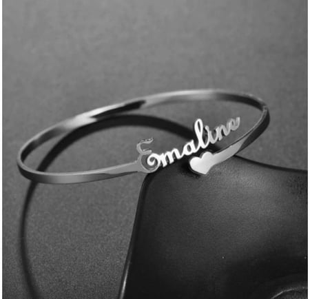 إسوارة بالاسم مع قلب