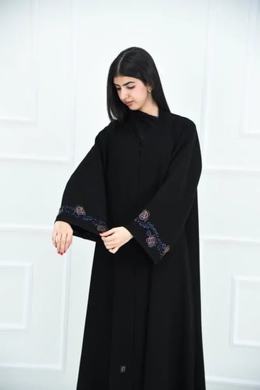 عباية نصف كلوش بأكمام مطرزة ورود مع شك