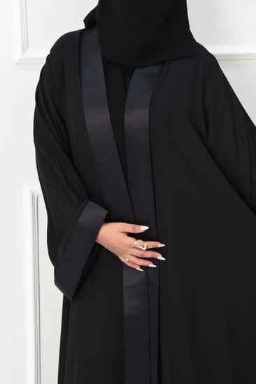 عباية كريب بتركيبة قماش تفتة