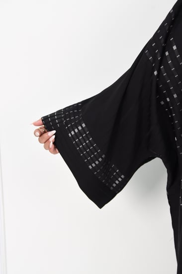 عباية كاجوال بشت مقلمة مع أكمام مربعة