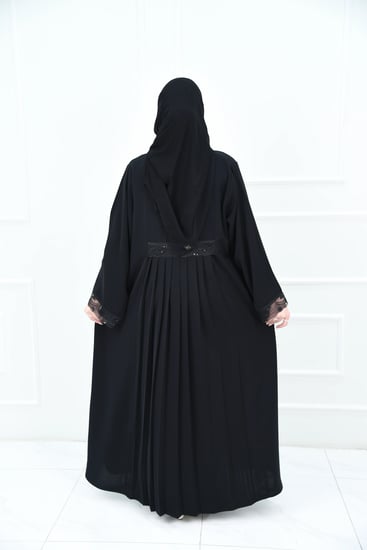 عباية سوداء نص كلوش بباندة  وكلفة مطرزة