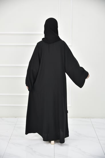 عباية كريب بطقطق وخطوط على حواف العباية