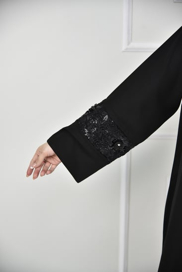 عباية كريب كم عادي بكلفة خرز وترتر