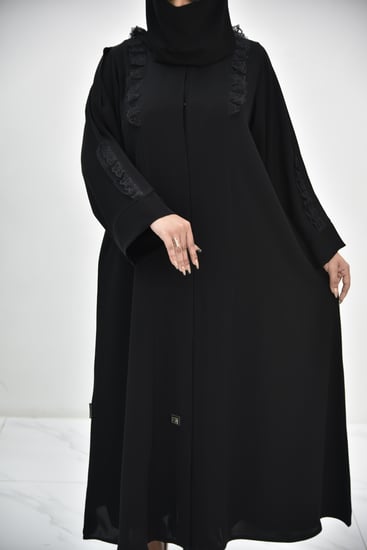 عباية كريب بتفاصيل تول ناعمة