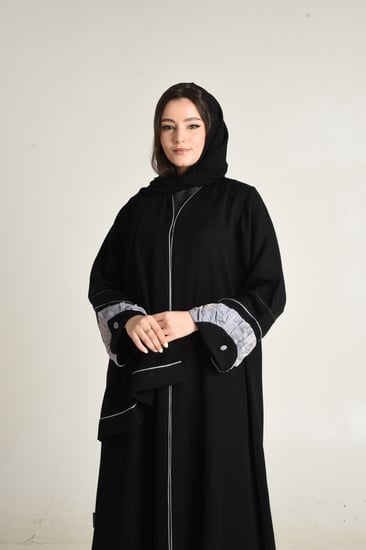 عباية كاجوال بتصميم مميز وتفاصيل سماوية
