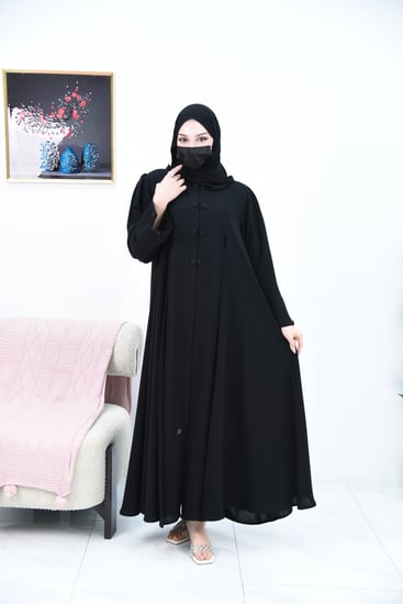 عباية سادة مع كسرات وأزرار ملبسة