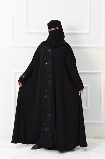 عباية روز أسود بتطريز على الصدر والأكمام