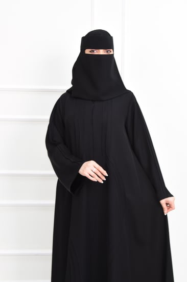 عباية سادة بخطوط تصميم فريدة