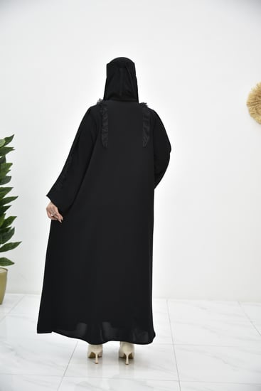 عباية كريب بتفاصيل تول ناعمة