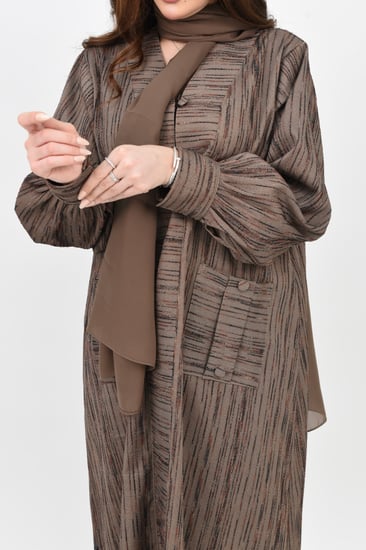 عباية شتوية لون بني بتصميم دينم مقلم