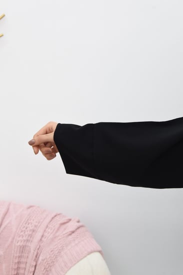 عباية أنيقة مزينة بالفضي