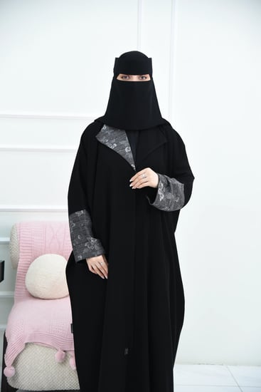 عباية نص بشت أشوريا بكول شال مثلثة وتركيبة جاكار  رمادي