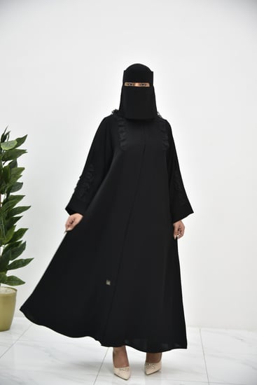 عباية كريب بتفاصيل تول ناعمة