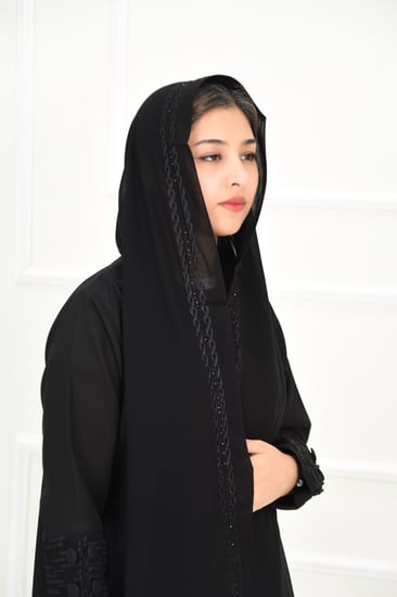 طرحة مناسبات سوداء مطرزة بالاسود