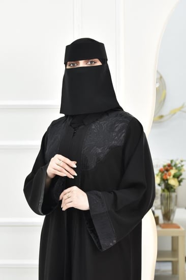 عباية لجين من الكريب وتفاصيل جاكار