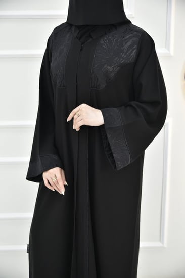 عباية لجين من الكريب وتفاصيل جاكار