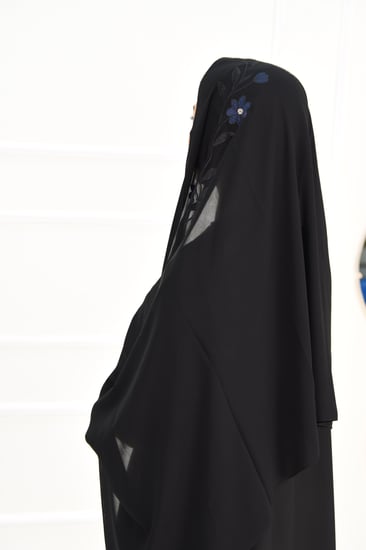 طرحة سوداء  بتطريز أسود وكحلي مع ذهبي