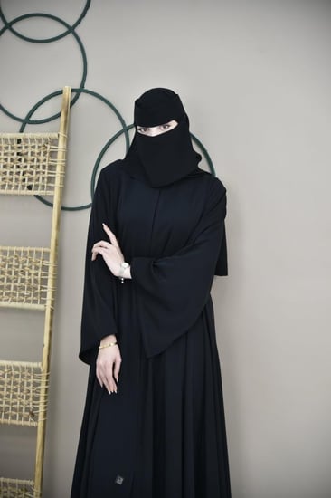 عباية سادة دبل كلوش ببرواز مميز