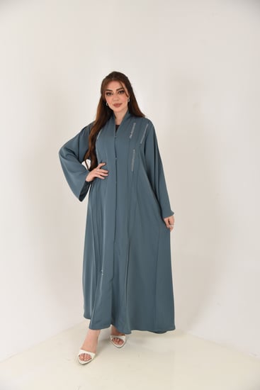 عباية بلون اخضر ناعمة بتطريز شك أنيق على الصدر والأكمام