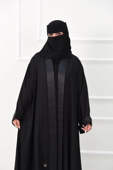 عباية كريب بتركيبة قماش تفتة