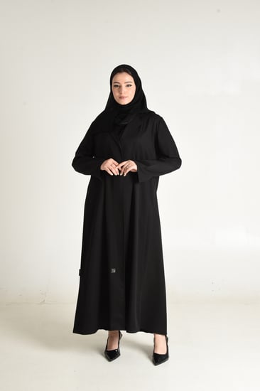 عباية كريب كاجوال بتصميم عصري ولمسة فخمة