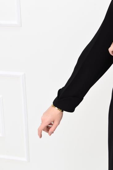 عباية سادة بقفلة سحاب والكم مقلوب