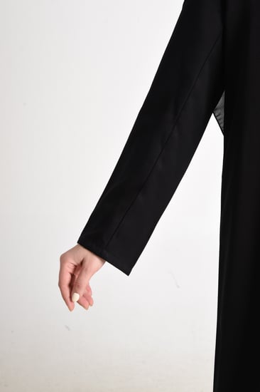 عباية كريب كاجوال بتصميم عصري ولمسة فخمة