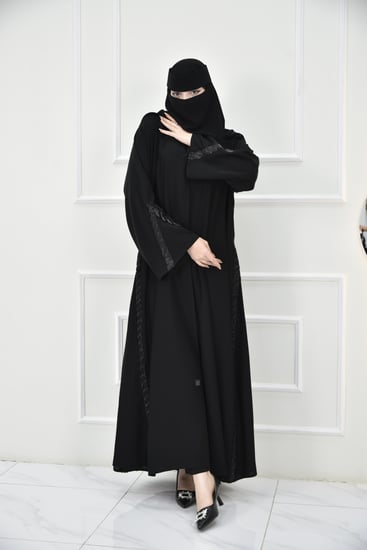 عباية سوداء نواعم بكلفة شك وتطريز مميز