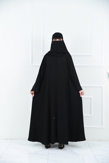 عباية كريب بقصة كلوش وتطريز فاخر على الاكمام