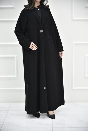 عباية حنين كاجوال مع أكسسوار طقطق مستطيل فخم