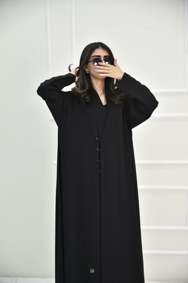 عباية كاجوال ببانده كاملة وكسرات تكمّل الإطلالة