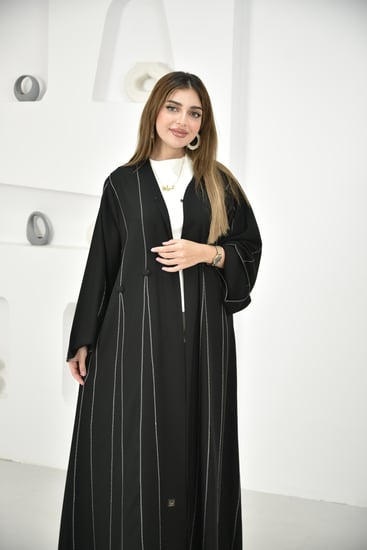 عباية كاجوال عملية بخطوط بيضاء