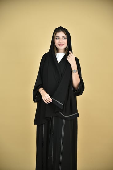 عباية نواعم كاجوال نص كلوش بكسرات ودقة خيط أبيض