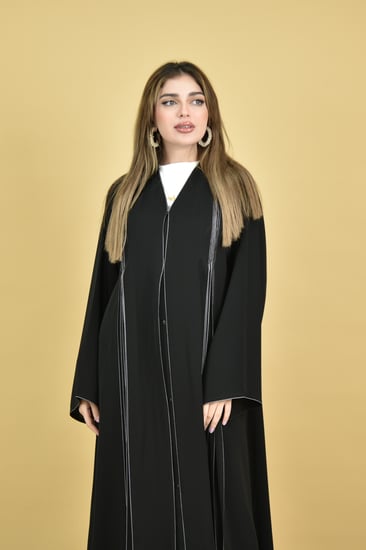 عباية نواعم كاجوال نص كلوش بكسرات ودقة خيط أبيض