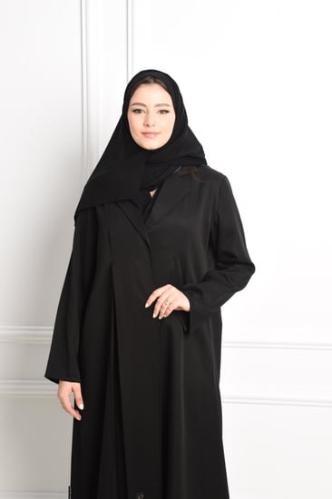 عباية كريب كاجوال بتصميم عصري ولمسة فخمة