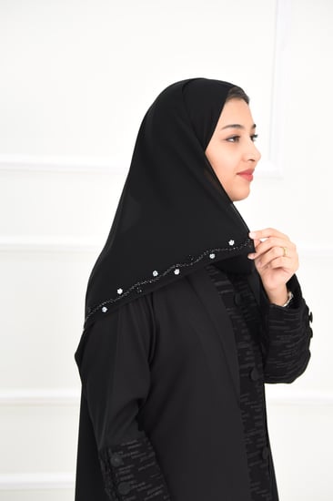 طرحة سوداء بتطريز شك ابيض وسماوي واسود