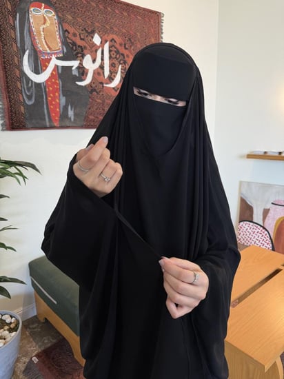 بكج إسلامي متكامل – عباية + خمار + نقاب + طرحة بخامة كورية فاخرة وسواد ثابت