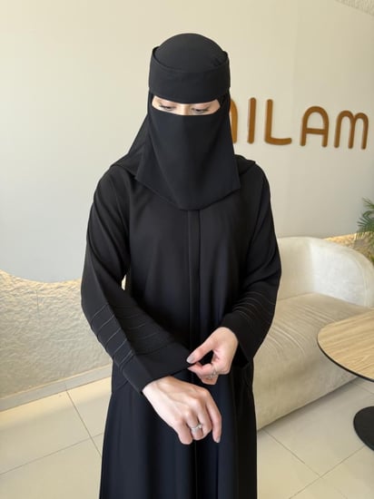 عباية عملية نص كلوش بسحاب مخفي وجيوب بارزة \ رقمها 134