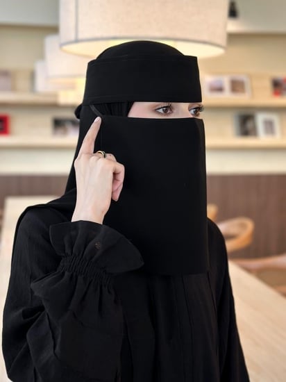 طرحة مبطنة ربع قطن + نقاب ملكي وسط مايل