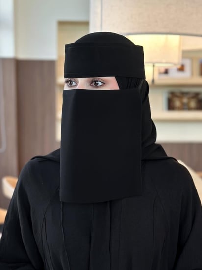 طرحة مبطنة ربع قطن + نقاب ملكي وسط مايل