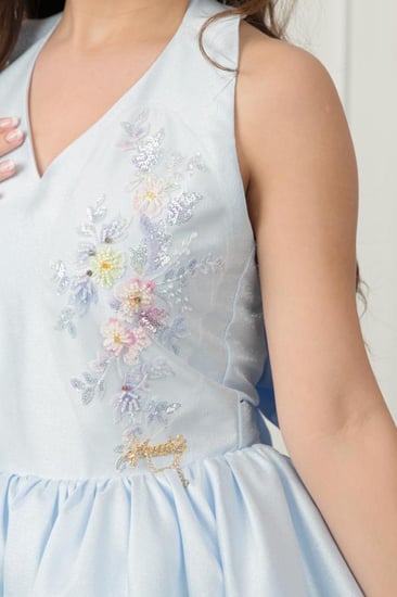 فستان العنود الفاخر تفتة روسي سماوي   .. فستان السن المحير