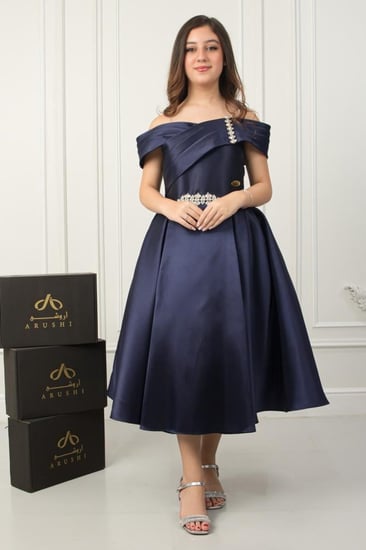 فستان نوف الفاخر أوف شولدر ميكادو كحلي  .. فستان السن المحير